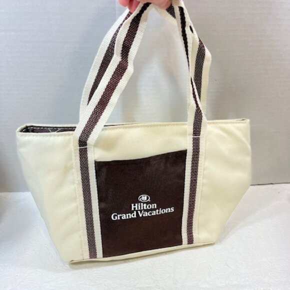 Hilton Grand Vacations Soft Mini Zip Cooler Beach Lunch Tote Bag 9"x5"x7.5" - Picture 2 of 10